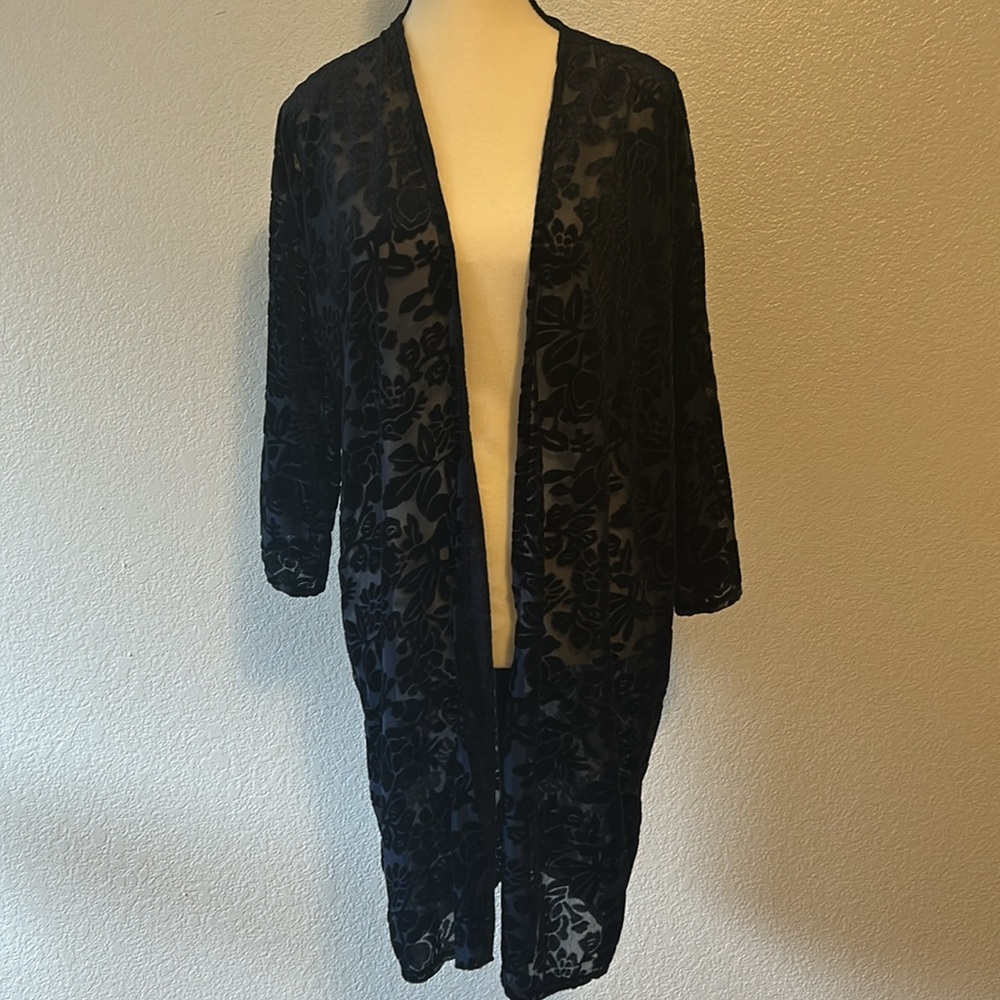 Women’s Navy floral pattern kimono